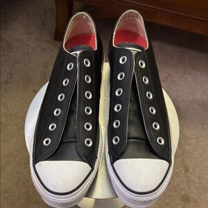 Pre-owned Converse Black leather/ and White sole Women's Sneakers